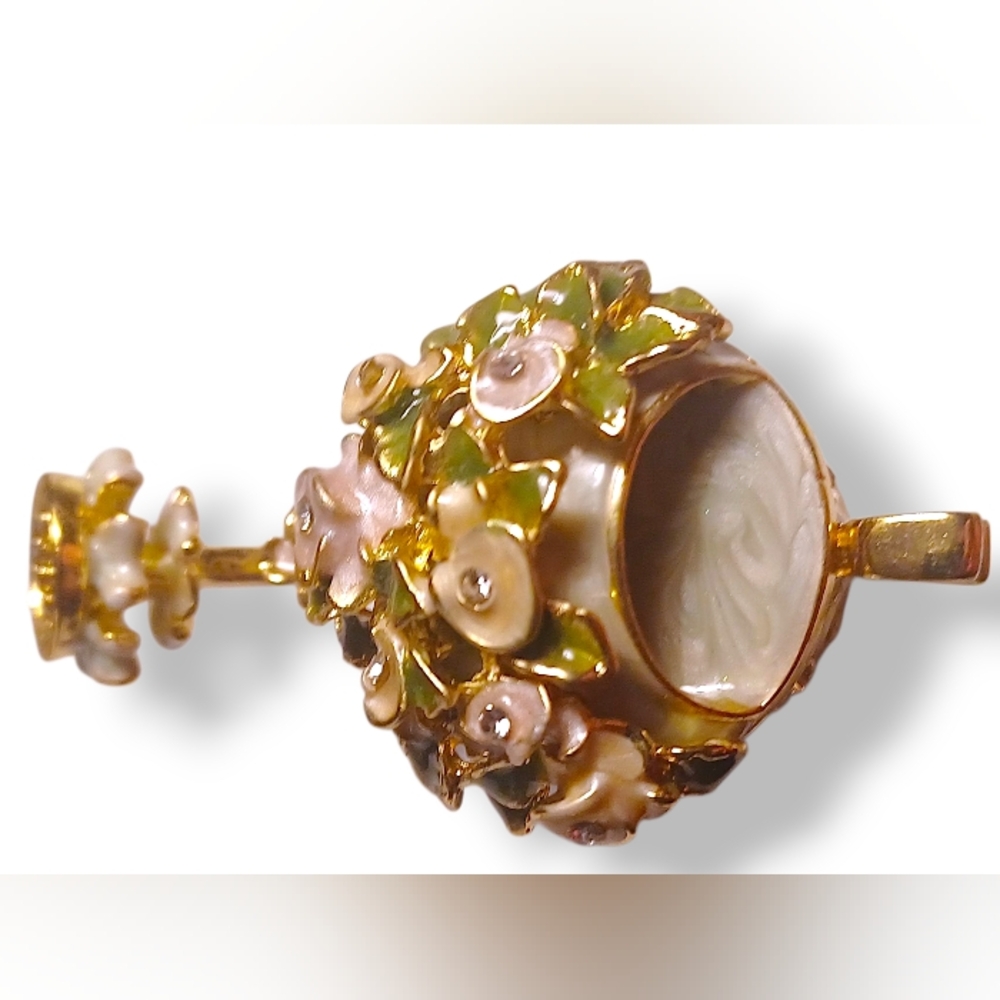 Elegant Gold and Green Watering Can Brooch - Picture 4 of 7